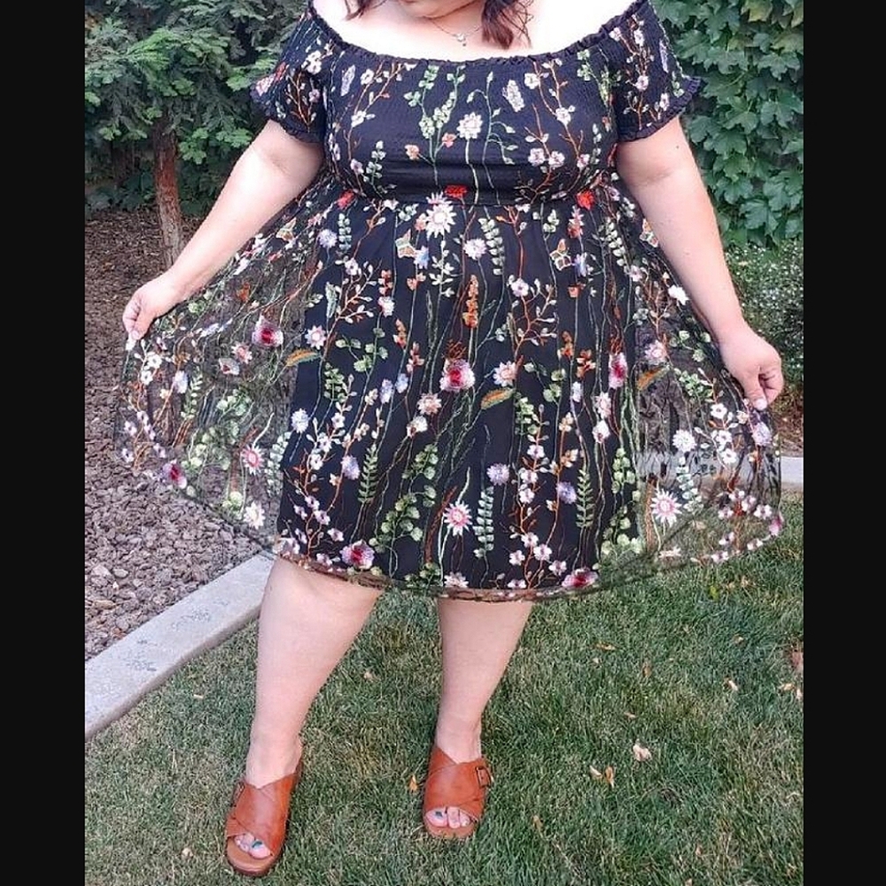 NWT Torrid Sheer Black Lace Smocked Off Shoulder Floral Embroidered Dress, sz 4 - Picture 9 of 12
